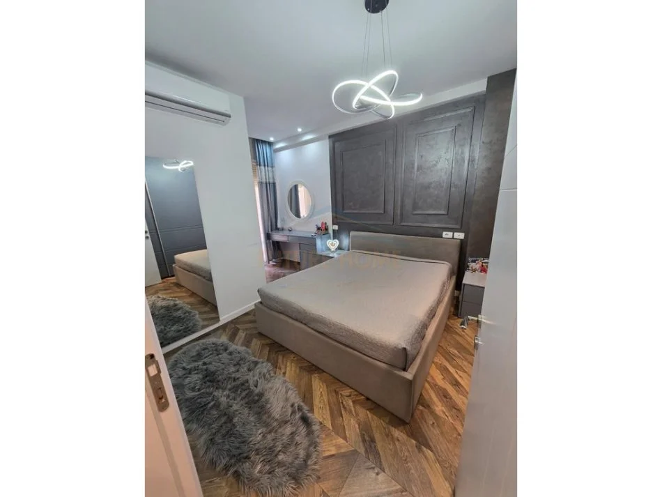 Tirane, jepet me qera apartament 2+1 Kati 6, 94 m² 500 € 