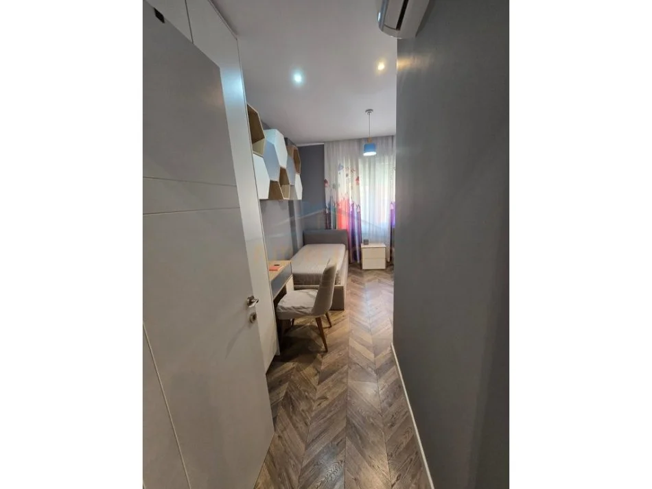 Tirane, jepet me qera apartament 2+1 Kati 6, 94 m² 500 € 