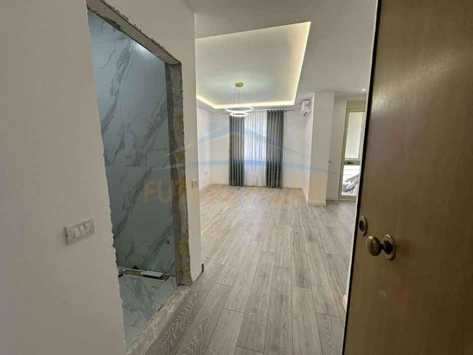 Tirane, shitet apartament 2+1+2 Kati 8, 95 m² 135.000 €
