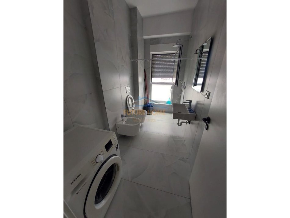 Tirane, jepet me qera apartament 1+1 Kati 4, 55 m² 400 € (kompleksi Kaimi)
