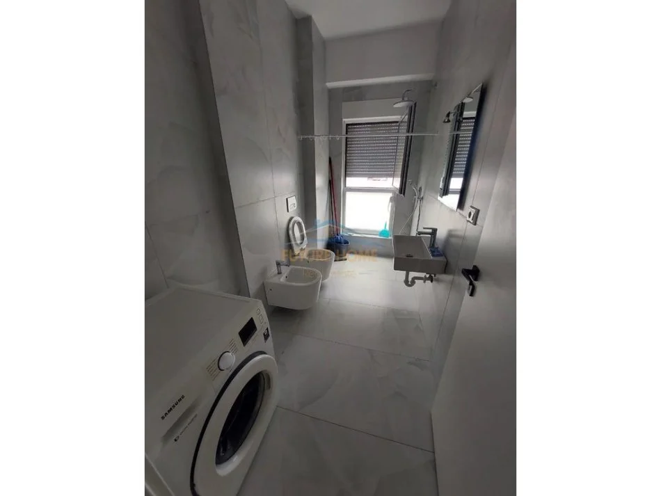 Tirane, jepet me qera apartament 1+1 Kati 4, 55 m² 400 € 