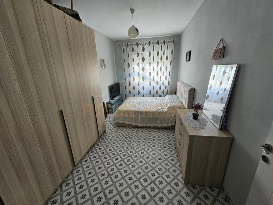 Tirane, shes apartament 2+1+Ballkon , (Apartamenti ndodhet ne kompleksin MGB)