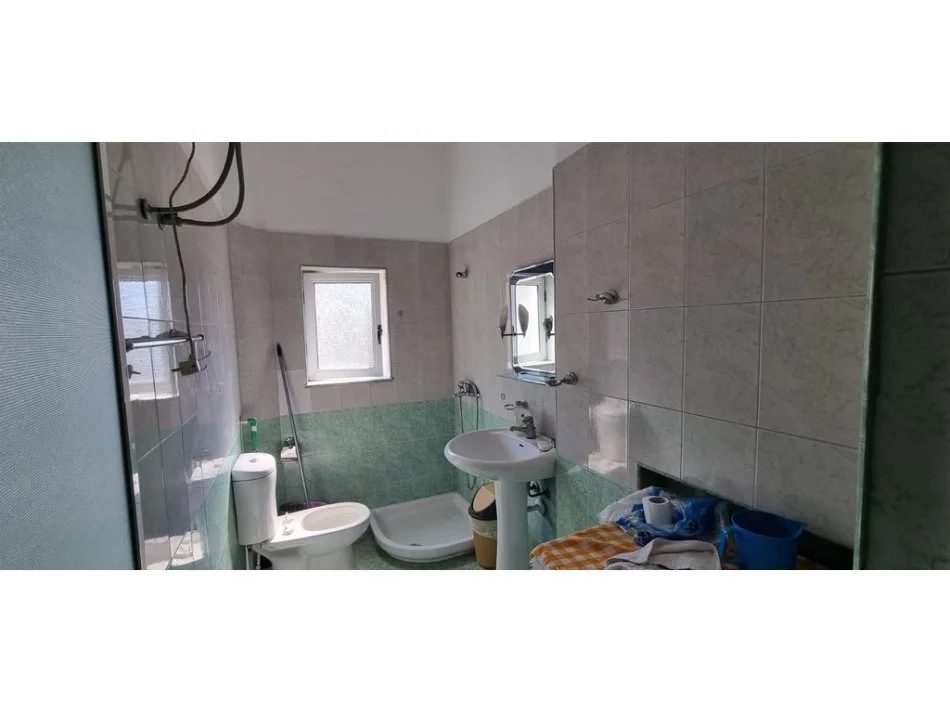 Tirane, jepet me qera apartament 2+1 Kati 4, 65 m² 430 € 