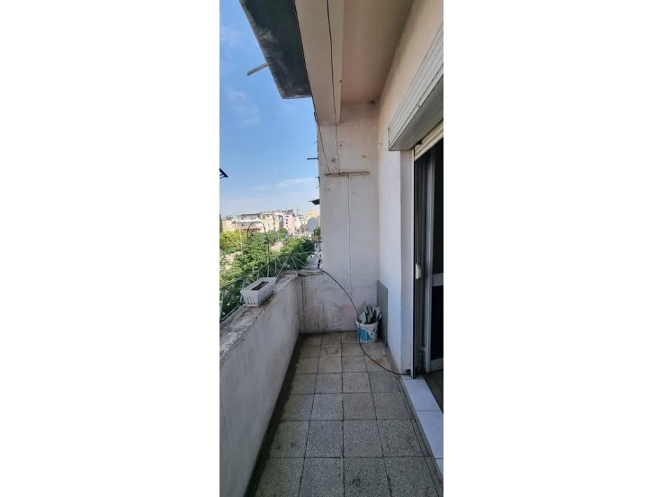 Tirane, jepet me qera apartament 2+1 Kati 4, 65 m² 430 € 