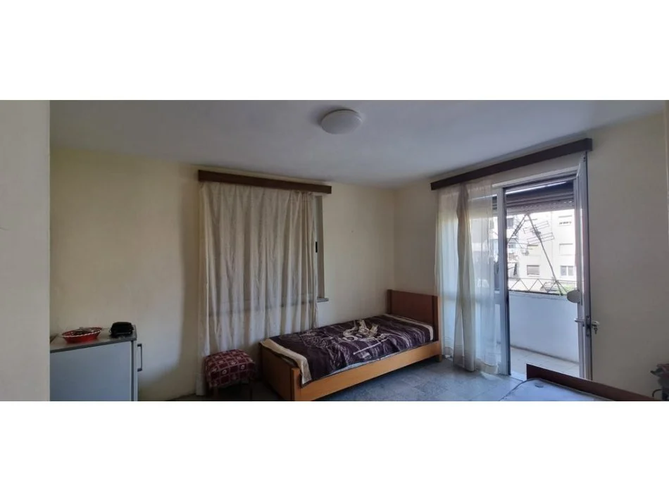 Tirane, jepet me qera apartament 2+1 Kati 4, 65 m² 430 € 