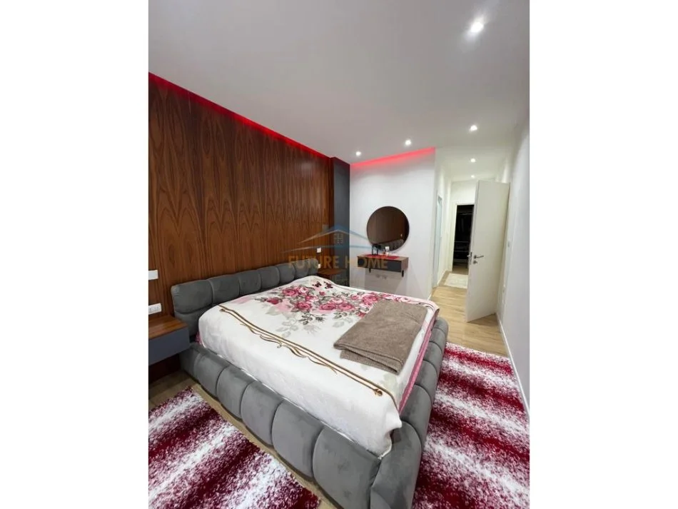 Shitet, Apartament 2+1, Fresku, Tiranë