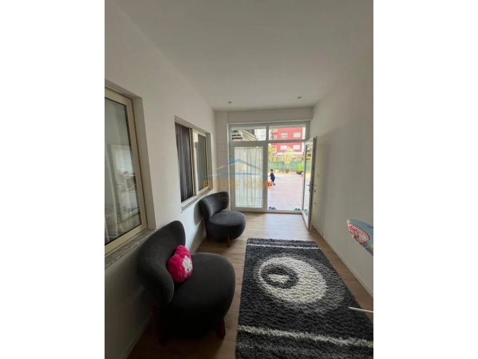 Tirane, shitet 2+1 Kati 1, 