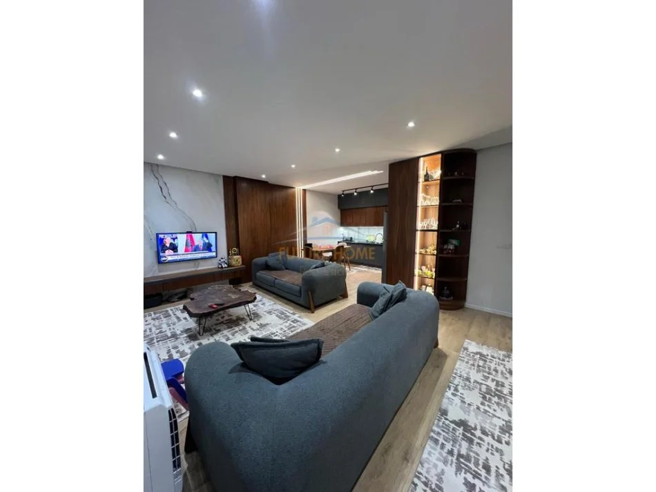 Shitet, Apartament 2+1, Fresku, Tiranë