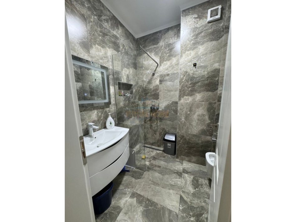 Tirane, jepet me qera apartament 2+1 Kati 7, 83 m² 700 € 