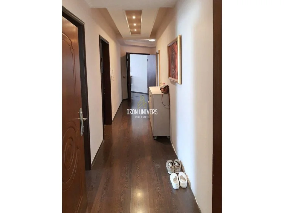Tirane, jepet me qera apartament 2+1 Kati 5, 112 m² 650 € (perballe kristal center)