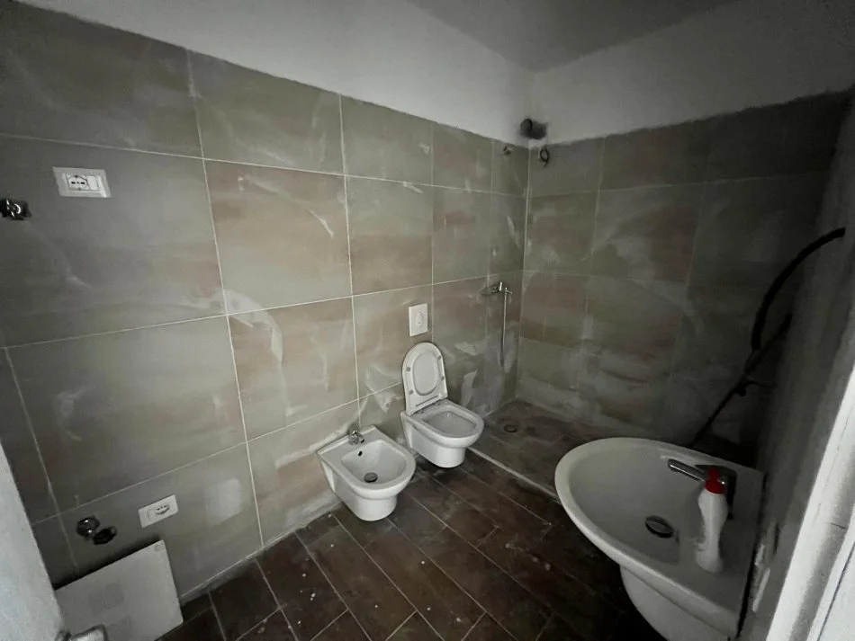 Tirane, jepet me qera apartament 2+1 Kati 6, 130 m² 450 € (Rruga xhanfize keko)