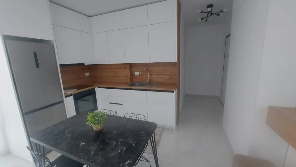 Tirane, jepet me qera apartament 1+1+Ballkon Kati 7, 70 m² 470 € (Grand Galeri)