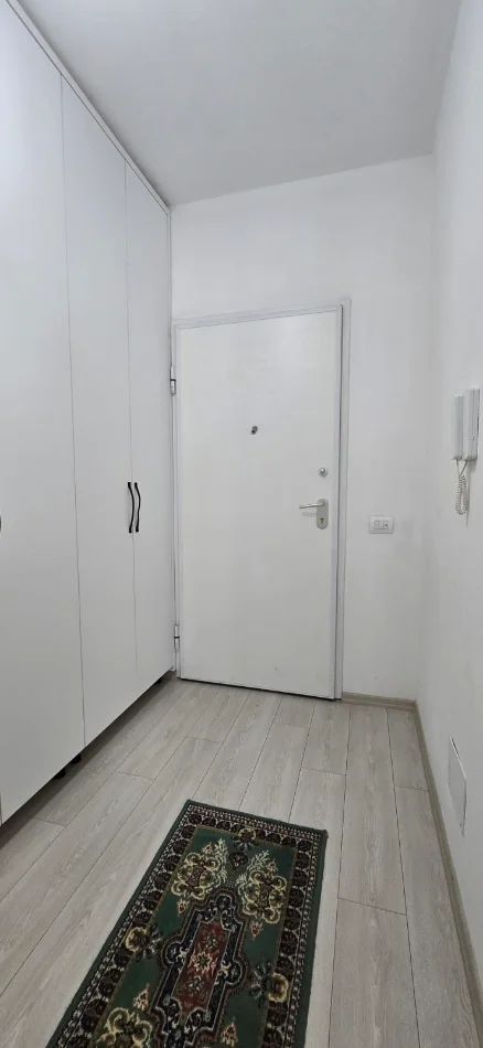 Tirane, jepet me qera apartament 3+1+Ballkon Kati 5, 120 m² 600 € (Kinostudio, prane Policise Rrugore)