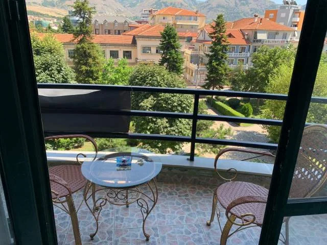 Korce, jepet me qera apartament 1+1+BLK Kati 2, 70 m² 60 Euro (Pazar i vjeter)