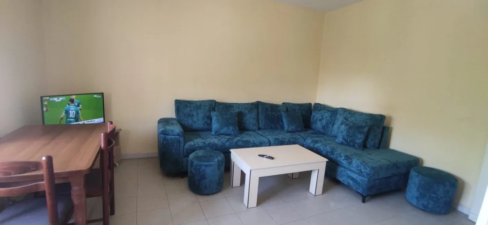 Tirane, jap me qera apartament 2+1 Kati 4, 80 m² 570 € (Bulevardi Zogu I, Ministria e Drejtesise)