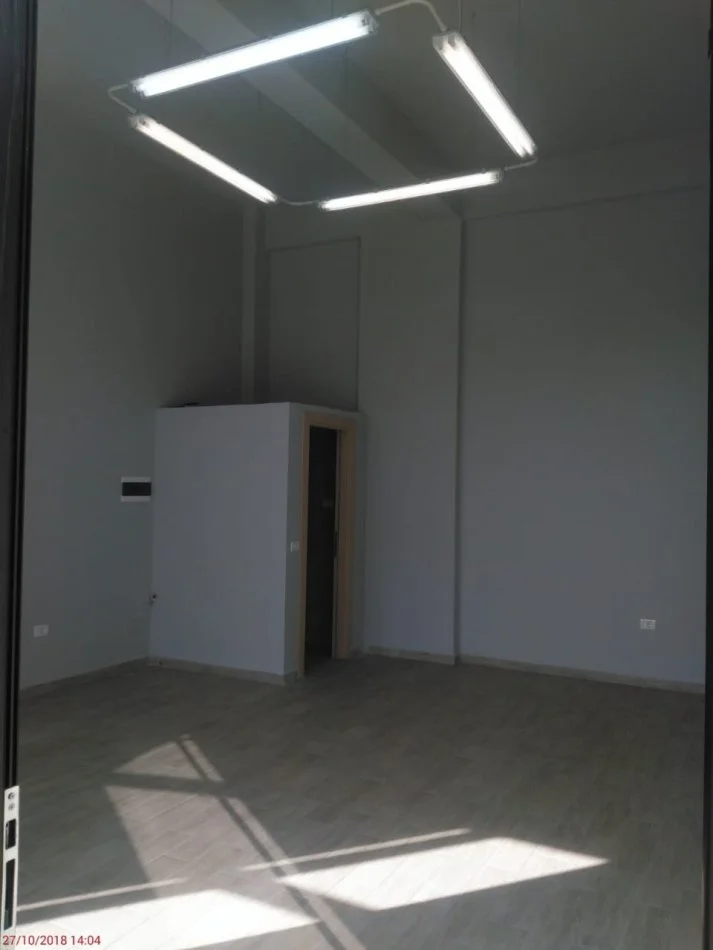 Tirane, jepet me qera apartament 2+1+Aneks+Ballkon Kati 7, 105 m² 1.000 € (Rruga e Kavajes)