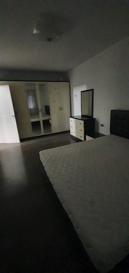 Tirane, jepet me qera apartament 2+1+Ballkon Kati 5, 100 m² 500 € (pran Petro Ninit)