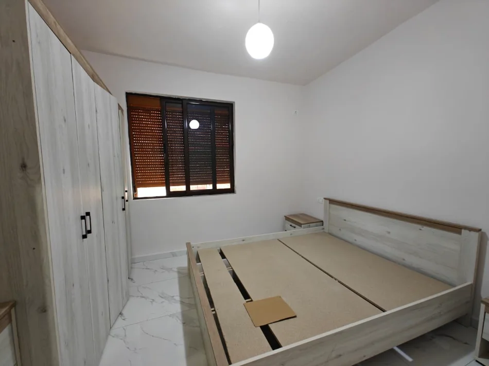 Tirane, jepet me qera apartament 1+1 Kati 2, 45 m² (Porcelan 530581010-83))