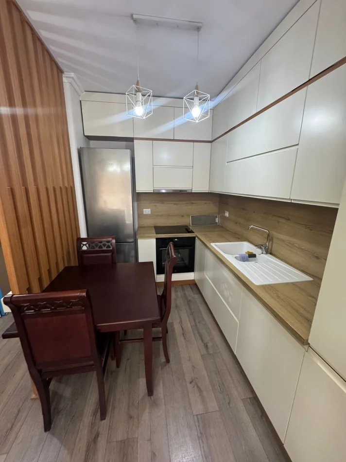 Tirane, jepet me qera apartament 1+1+Ballkon Kati 5, 62 m² 500 € (Tower Bridge 3)