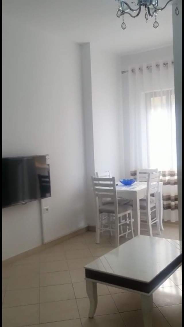 Tirane, jepet me qera apartament 1+1+BLK Kati 5, 65 m² 40.000 Leke (prane Globe)