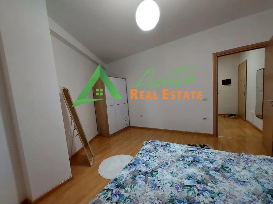 Tirane, jepet me qera apartament 2+1+Ballkon Kati 3, 80 m² 700 € (Qender, rruga e Dibres)