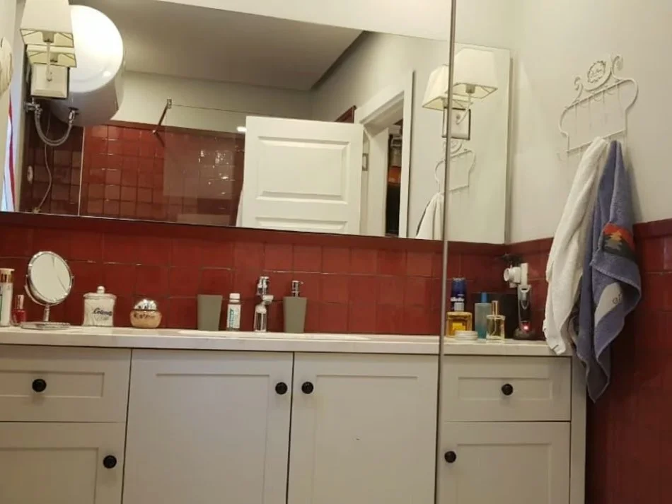 Tirane, jepet me qera apartament 3+1+Ballkon Kati 3, 133 m² 1.200 € (Kodra e Diellit)