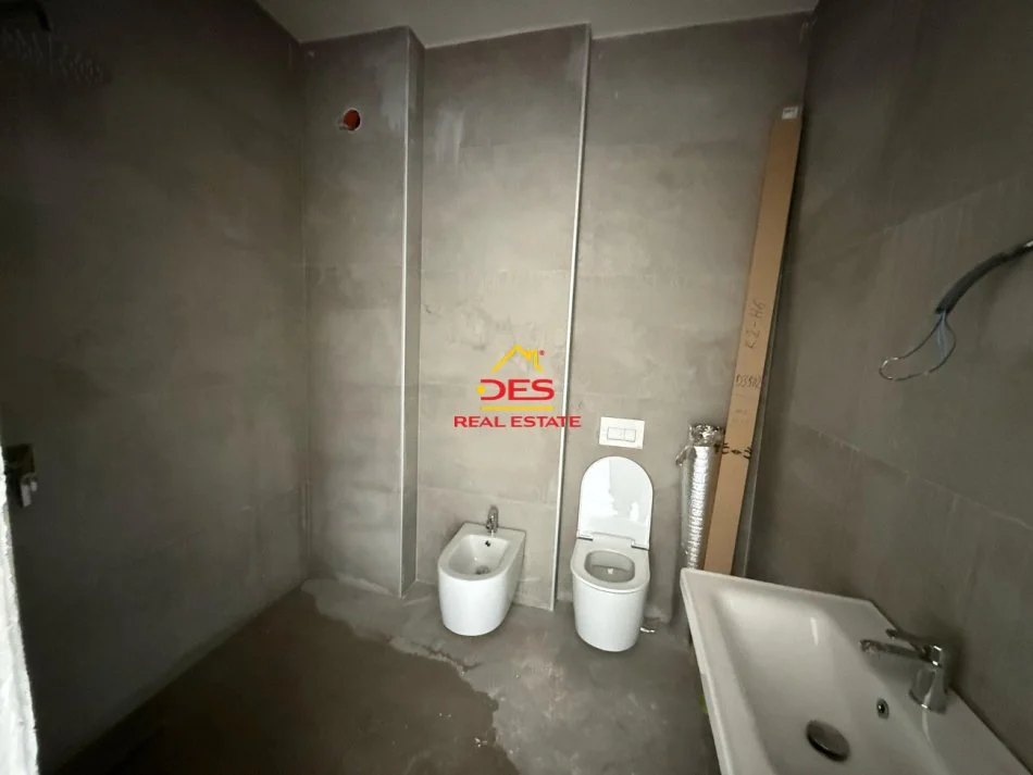 Vlore, shitet apartament 1+1+Ballkon Kati 3, 73 m² (Rruga dhimitër Konomi)