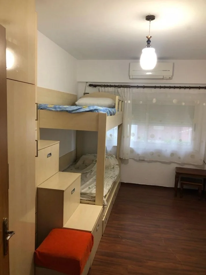 Tirane, jepet me qera apartament 2+1+Ballkon Kati 3, 100 m² 500 € (Ali Demi)