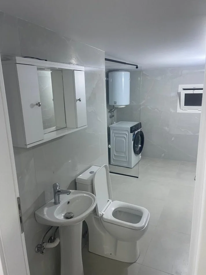 Tirane, jepet me qera apartament 1+1 Kati 4, 75 m² 400 € (Rruga Siri Kodra)