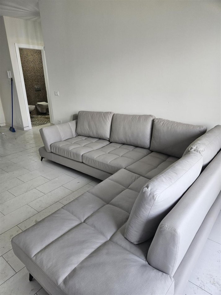 Tirane, jepet me qera apartament 1+1+Ballkon Kati 11, 70 m² 450 € (GOLDEN PARK)