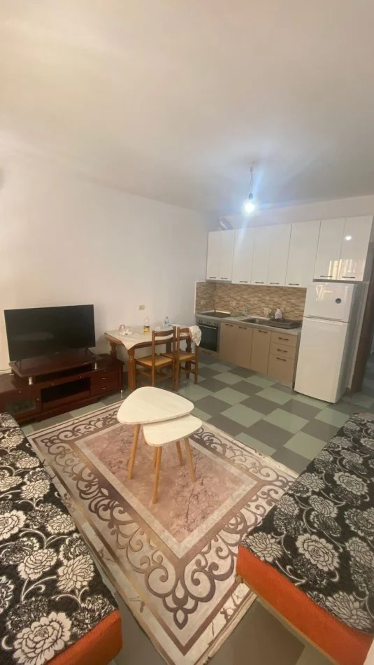 Tirane, jepet me qera apartament 1+1 Kati 2, 70 m² 450 € 