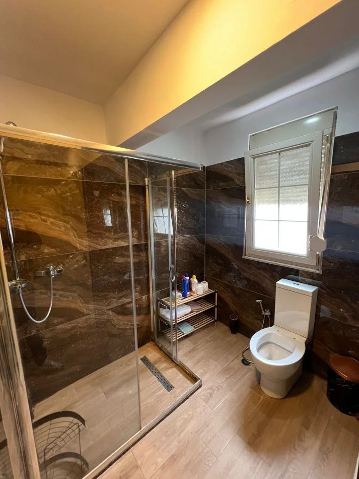 Tirane, jepet me qera apartament 3+1+Aneks+Ballkon Kati 6, 140 m² 600 € (21 DHJETORI)