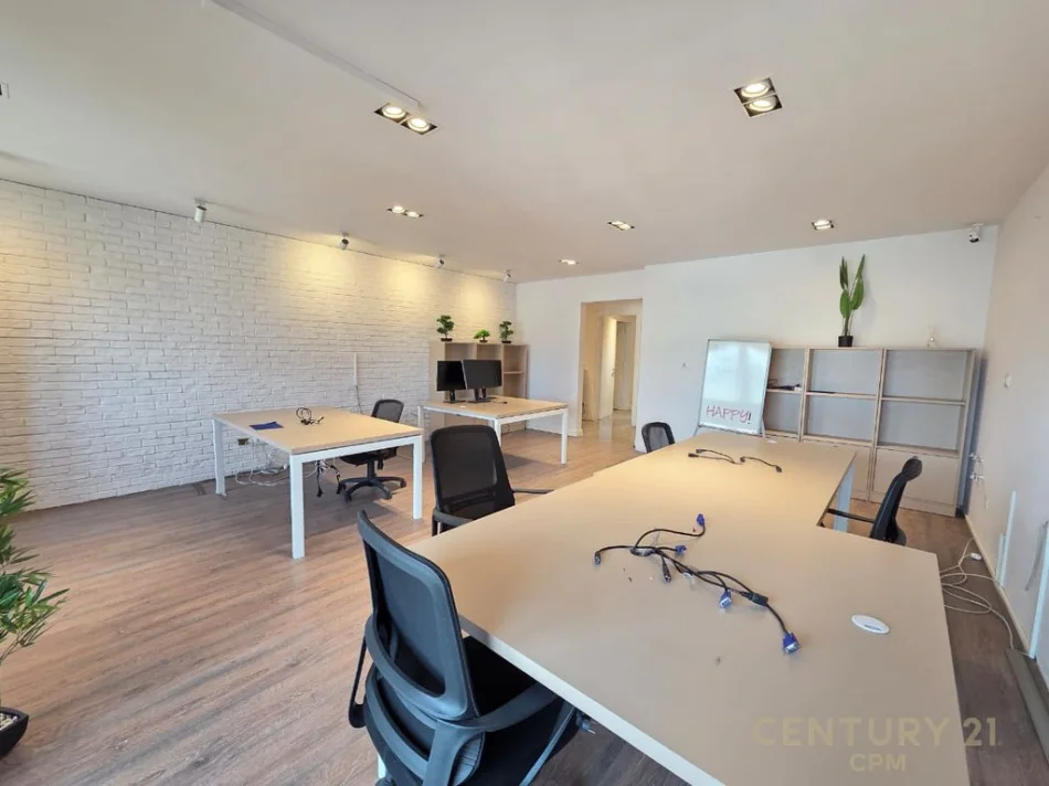 Tirane, shes ambjent biznesi Kati 9, 166 m² 510.000 € (Zogu i Zi)