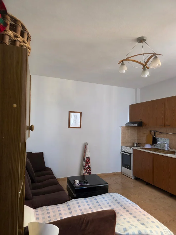 Tirane, jepet me qera apartament 1+1+Ballkon Kati 5, 61 m² 500 € (STACIONI I TRENIT)