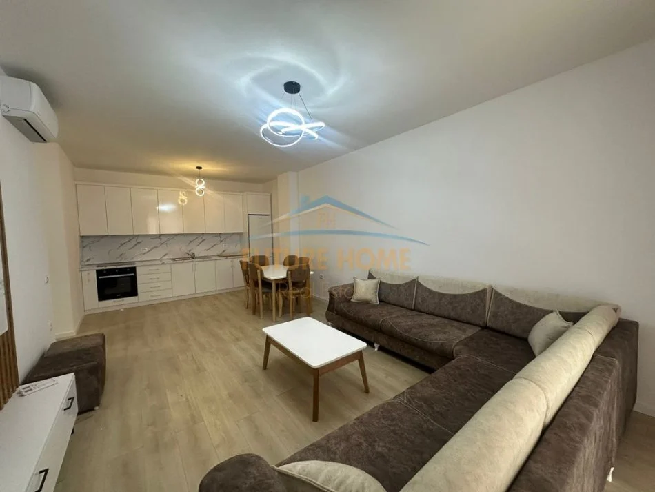 Tirane, jepet me qera apartament 2+1 Kati 1, 113 m² 750 € 