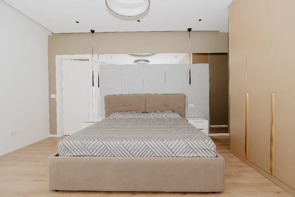 Tirane, jepet me qera apartament 2+1 Kati 4, 900 € 