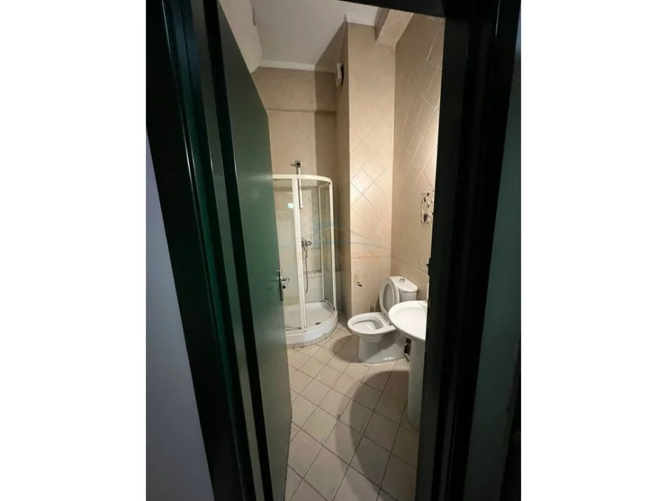 Tirane, shitet ambjent biznesi Kati 0, 350 m² 1.600.000 € 