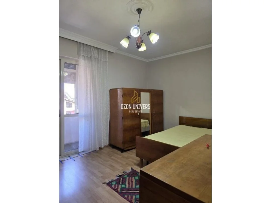Tirane, jepet me qera apartament 2+1 Kati 3, 75 m² 600 € 