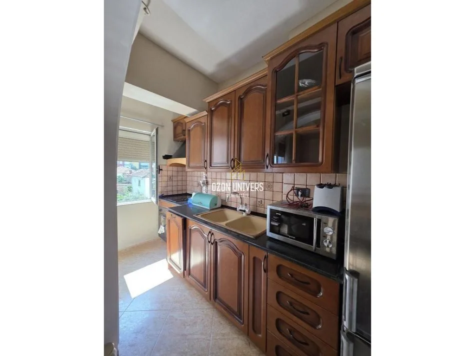 Tirane, jepet me qera apartament 2+1 Kati 3, 75 m² 600 € 