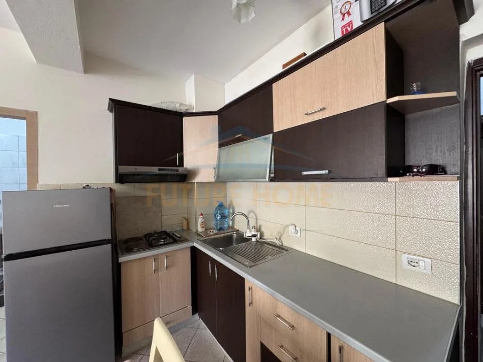Shkembi Kavajes, shitet apartament 1+1 Kati 5, 57 m² 75.000 €