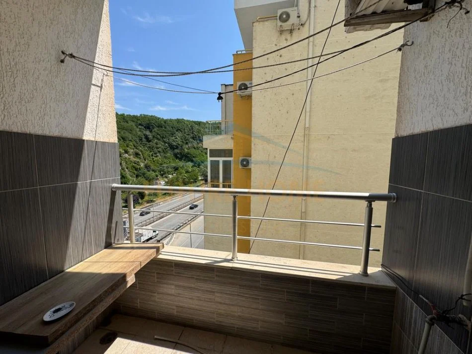Shkembi Kavajes, shitet apartament 1+1 Kati 5, 57 m² 75.000 €