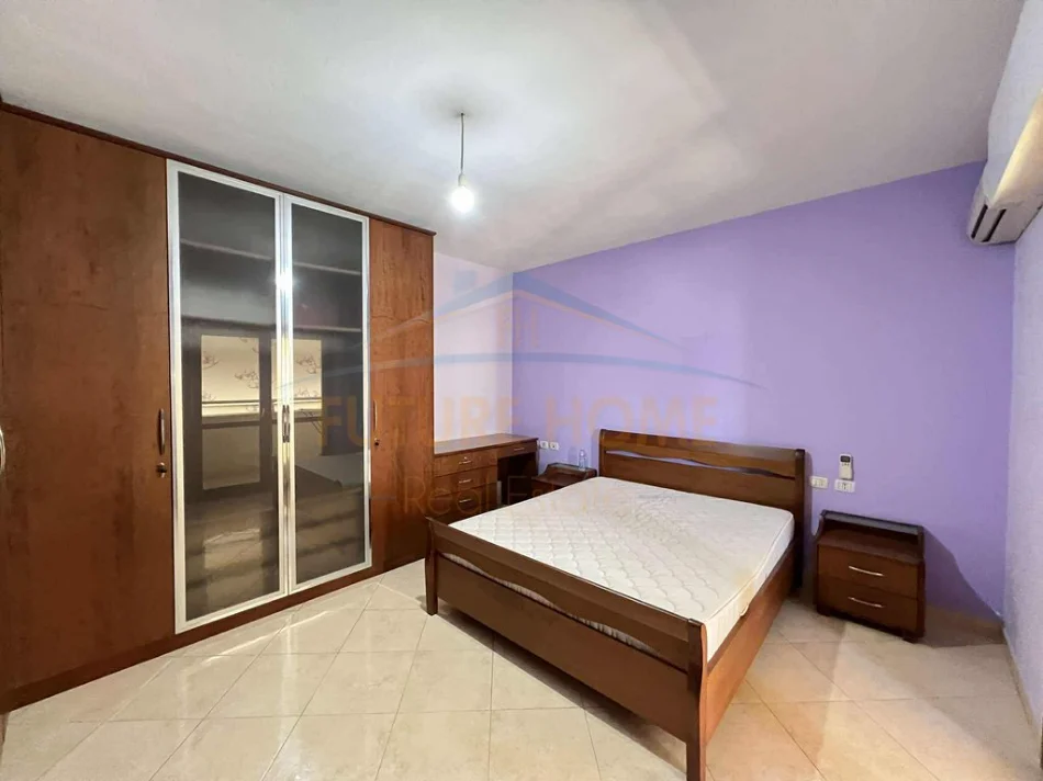 Tirane, jepet me qera apartament duplex Dublex Kati 6, 70 m² 500 € (Komuna e Parisit)