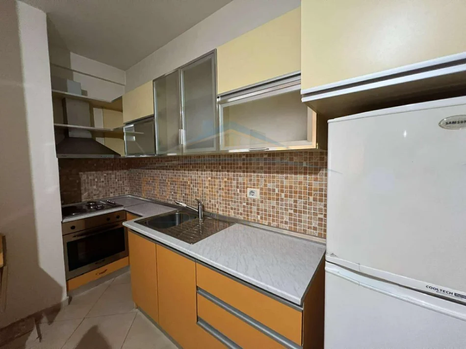 Tirane, jepet me qera apartament duplex Dublex Kati 6, 76 m² 500 € (KOMUNE E PARISIT)