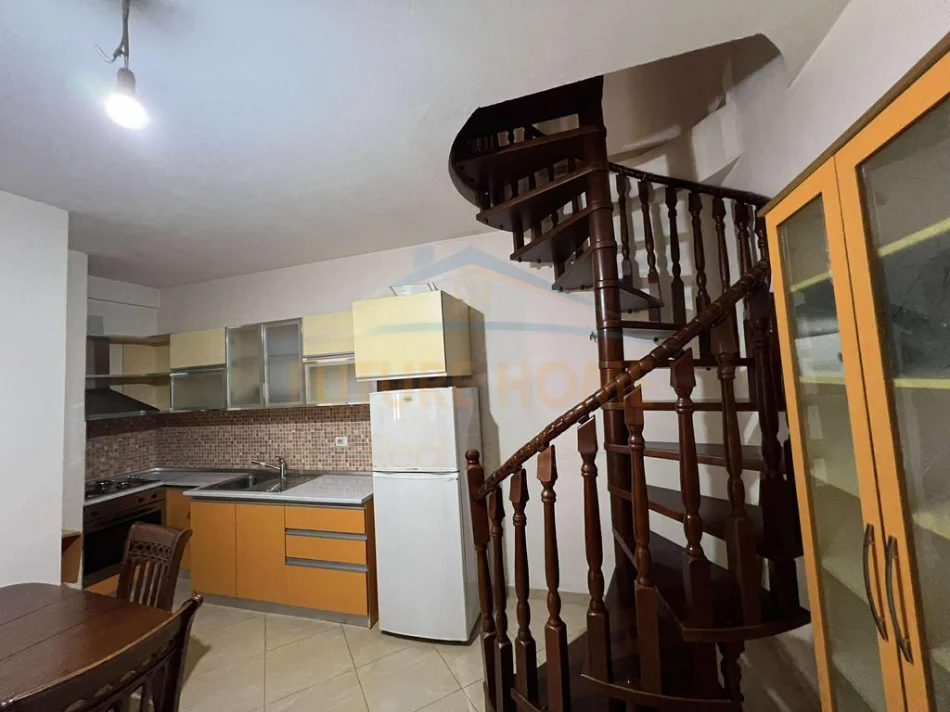 Tirane, jepet me qera apartament duplex Dublex Kati 6, 76 m² 500 € (KOMUNE E PARISIT)