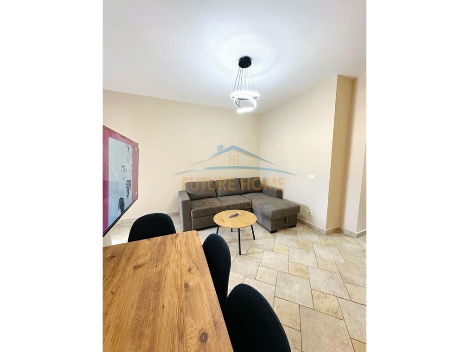 Tirane, jepet me qera apartament 1+1 Kati 15, 47 m² 650 € (Qendër, 9-katëshet)