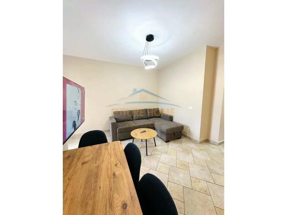 Tirane, jepet me qera apartament 1+1+Ballkon Kati 15, 60 m² 550 € 