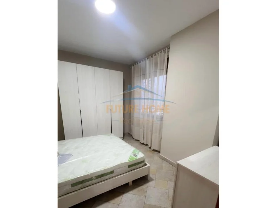 Tirane, jepet me qera apartament 1+1+Ballkon Kati 15, 60 m² 550 € 
