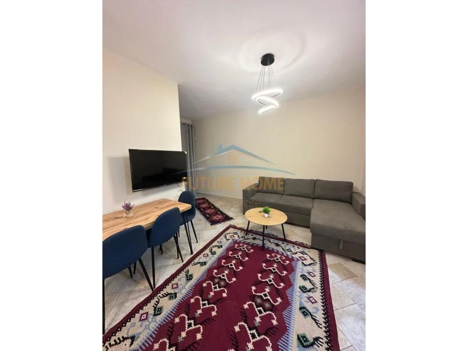 Tirane, jepet me qera apartament 1+1+Ballkon Kati 15, 47 m² 650 € (Qender)