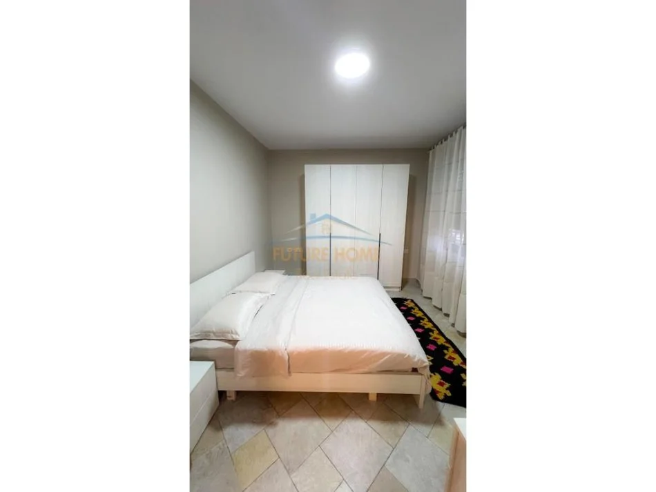Tirane, jepet me qera apartament 1+1+Ballkon Kati 15, 60 m² 550 € 