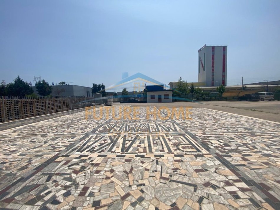 Tirane, jepet me qera ambjent biznesi Kati 0, 2.300 m² 5.000 € (Kapanon, Vorë, Tiranë)